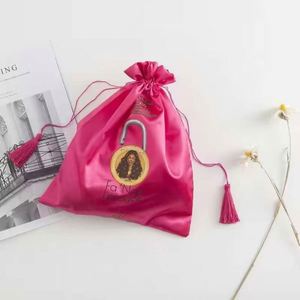 Sacs de rangement pour perruques humaines biodégradables et recyclables avec logo personnalisé, pochette à cordon en satin de soie pour extensions, emballage pour mèches de cheveux - Product Image 1