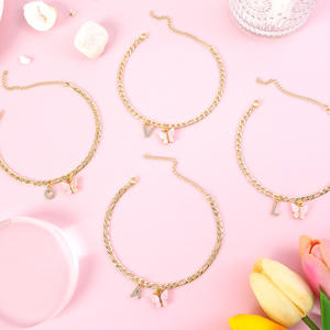 Chaîne de <span class=keywords><strong>cheville</strong></span> tendance pour femme en acier inoxydable avec strass <span class=keywords><strong>rose</strong></span> et initiale papillon alphabétique, collection été 2025 - Product Image 1