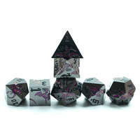 Jeu de dés en métal du MDN 16mm en alliage de zinc polyédrique 7pcs Sparkling Mica Red Dragon Dice Set avec D20 Polyhedral pour les jeux de rôle