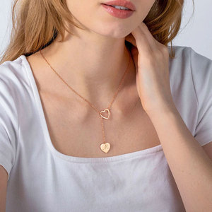Collier délicat à double cœur en laiton/acier inoxydable avec <span class=keywords><strong>initiale</strong></span> gravée, cadeau pour la fête des mères, anniversaire, pour femmes - Product Image 2