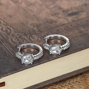 <span class=keywords><strong>Orecchini</strong></span> a Cerchio Geometrici Resoul con Zirconia Cubica, <span class=keywords><strong>Orecchini</strong></span> Huggie in <span class=keywords><strong>Oro</strong></span> di Lusso per Donna, Regalo di Design - Product Image 2