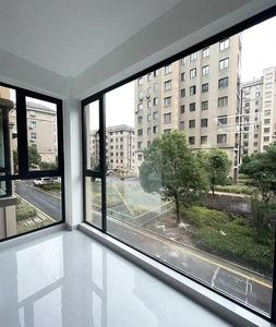 نافذة ألمنيوم حديثة أوتوماتيكية أفقية عازلة للصوت بزجاج مزدوج مقسى وعازل حراري مع شرائح تهوية، معتمدة من إنيرجي ستار - Product Image 2