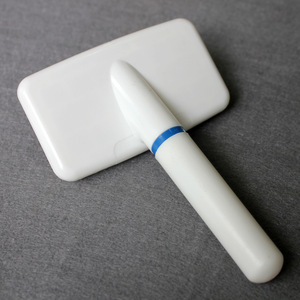 Peigne pour animaux de compagnie avec manche en plastique blanc, peigne à aiguilles à coussin d'air, peigne pour chien, peigne de massage pour chat, fournitures pour animaux de compagnie en gros. - Product Image 3