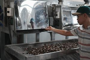 Ligne de décorticage de noix de cajou, type 4, 10 lames, capacité 1400-1600 kg/h, entièrement automatique, fournisseur de qualité supérieure - Product Image 2