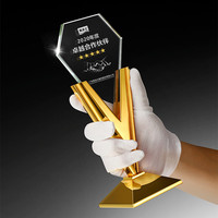 Trophée de luxe en cristal hexagonal avec base métallique dorée en forme de V, plaque d'honneur pour une coopération gagnant-gagnant entre excellents partenaires