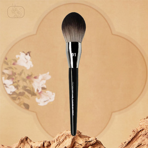 Brocha de maquillaje Silk House 91 grande para polvos, pelo sintético, mango de madera, para colorete, polvos compactos, Cangzhou. - Product Image 1