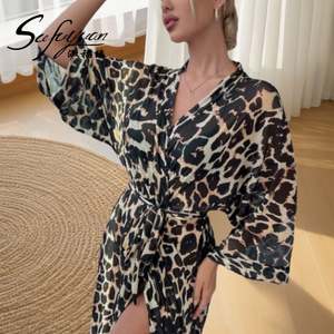 Pyjama en maille pour femmes SFY-Y5105 avec fentes sexy, confortable et respirant, peut être porté comme une chemise de nuit à imprimé léopard - Product Image 4