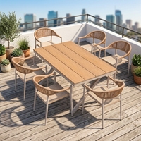Ensemble de salle à manger d'extérieur en aluminium complet avec chaises Loran et grande table en bois plastique - Performance durable, résistante au soleil et à la rouille