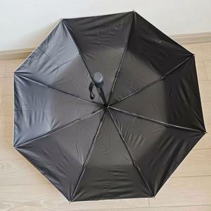 Parapluie de voyage automatique moderne à 3 plis, revêtement noir, fibre de verre, 8 baleines, avec impression de logo - Product Image 3