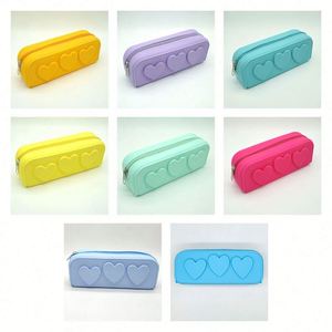 Sac de rangement pour maquillage portable, imperméable, à fermeture éclair en silicone durable et écologique - Product Image 4