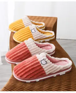 Pantofole di flanella di peluche di vendita calda all'ingrosso in autunno e inverno scarpe da casa in cotone pantofole calde di dimensioni bige