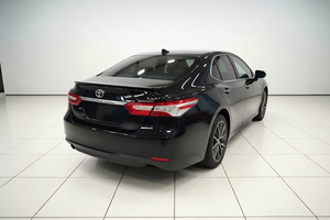 Hybride <span class=keywords><strong>2</strong></span>.5 d'occasion pour Toyota Camry 2021 Berline Familiale Norme <span class=keywords><strong>Euro</strong></span> VI Voiture d'Exportation Automatique Cuir R18 Toit Panoramique - Product Image 4