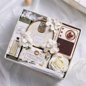 Juego de Regalo de Lujo 2023 con Jabón Aromático, Toalla, Oso de Peluche y Altavoz Bluetooth, Caja de Regalo para Cumpleaños o Damas de Honor - Product Image 5