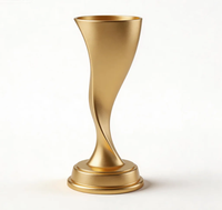 Trophée personnalisé en cristal pyramidal gravé et poli pour récompenses sportives, reconnaissance des employés, célébrations et commémorations d'entreprise
