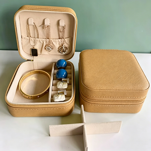 Boîte à bijoux portable carrée en cuir PU de luxe écologique, faite à la main, avec fermeture éclair, en stock, personnalisable avec logo imprimé pour l'export. - Product Image 1