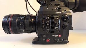 Cámara de Video Profesional Canon C300 Full HD, Cámara de Cine de Nivel Básico - Product Image 2