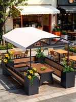 Ensemble table et chaises en plastique imitation bois pour extérieur, idéal pour jardin, terrasse, avec pots de fleurs et caractéristiques imperméables