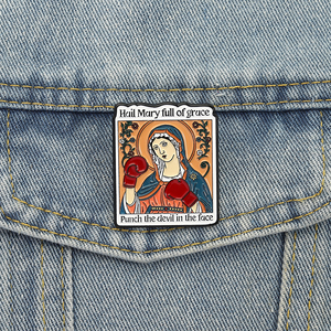 Spille in smalto boxe cartone animato Hail Mary pieno di grazia pugno il diavolo in faccia spilla risvolto gioielli regali all'ingrosso - Product Image 1