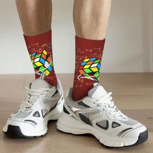 Calcetines inspirados en el <span class=keywords><strong>cubo</strong></span> de <span class=keywords><strong>Rubik</strong></span> de matemáticas personalizados, calcetines cálidos de moda con patrón de letras, calcetines de vestir, función antibacteriana, suministro ODM - Product Image 5