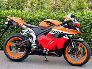 <span class=keywords><strong>Moto</strong></span> sportive haute performance Honda1 Cbr600 600cc, quatre cylindres en ligne, refroidissement liquide, EFI, ABS pour la route et la piste - Product Image 3