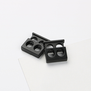 ออกแบบโลโก้ตามสั่ง ปลอดสารนิกเกิล ได้รับการรับรอง เป็นมิตรต่อสิ่งแวดล้อม ตัวล็อคสายรัดแบบสปริงโลหะ ปรับได้ ตัวหยุดเชือกแบบปรับได้ - Product Image 4