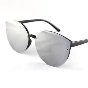 <span class=keywords><strong>Occhiali</strong></span> <span class=keywords><strong>da</strong></span> <span class=keywords><strong>Sole</strong></span> per Ragazze di Design con Montatura Rotonda in PC Blu, Rosso, Giallo, Grigio, Rosa e Lenti UV400 - Logo Personalizzato - Product Image 5