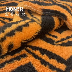 Tissu en peluche chaud et confortable de marque de créateur de luxe avec des motifs en sergé pour les vêtements