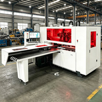 Machine de perçage six faces à alimentation automatique pour panneaux de porte d'armoire en MDF et panneaux de particules