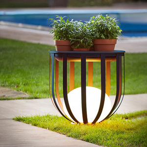 Jardinière d'extérieur moderne avec capteur de mouvement, lumière LED blanc chaud, cadre en bronze, alimentée par batterie, résistante à l'eau IP65 pour jardin et terrasse - Product Image 2