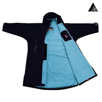 Offres Spéciales surf 100% éponge éponge coton avec poche et capuche Poncho pour plage hommes femmes enfants coton maillot de bain Robe à langer