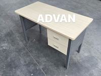 Bureau d'enseignant en MDF de haute qualité avec structure en acier, mobilier scolaire au design ergonomique, confortable pour la salle de classe, le centre commercial et le bureau à domicile