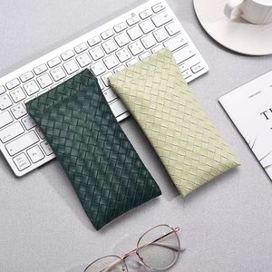 แว่นกันแดดแฟชั่นทรงสี่เหลี่ยมกระเป๋าใส่แว่นตากระเป๋าสตางค์หนัง PU กระเป๋าใส่แว่นตาแบบพกพาโลโก้ออกแบบได้ตามต้องการ - Product Image 5