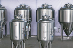 Tanque de Fermentación Cónico para Cerveza Tonsen 600L 6HL 6BBL con Enfriamiento por Chaqueta - Product Image 4