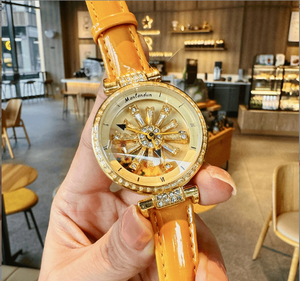 Orologio <span class=keywords><strong>da</strong></span> <span class=keywords><strong>Polso</strong></span> <span class=keywords><strong>da</strong></span> Donna con Charm a Girasole, Cinturino in Vera Pelle, Movimento al Quarzo, Allarme, Spessore 12mm, Resistenza all'Acqua 3BAR, Metallo - Product Image 5