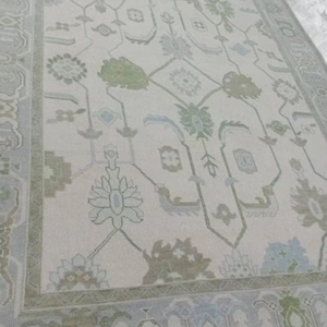 Alfombra Moderna Abstracta Neutral Personalizable de 5x8, Alfombra Turca Gruesa de Lana y Seda Desgastada, Ecológica, Antideslizante y Apta para Mascotas - Product Image 1