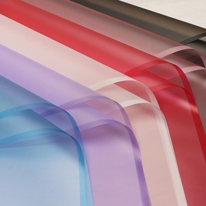 उच्च गुणवत्ता के पर्यावरण के अनुकूल कोरियन वाटरप्रूफ पैकेजिंग पेपर ठोस रंग एज मैट रैपिंग पेपर बुक्विट्स हॉट सेलिंग फूल - Product Image 4