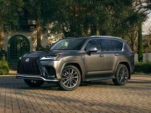 LX570 SUV de taille grand format à essence haut de gamme |   Spacieux pour les voyages internationaux de luxe en famille - Product Image 2