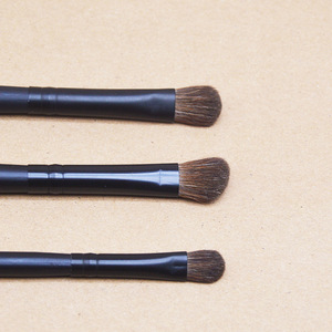 Brocha pequeña para sombra de ojos de pelo de poni, 1,4 cm, mango de madera, brocha individual para maquillaje de ojos, para contorno de ojos ahumados - Product Image 2