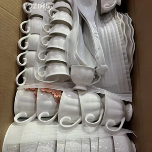 Vaisselle en céramique blanche en relief, prix de gros, en stock, assiettes, bols, tasses, soucoupes, plats variés, vendus à la tonne - Product Image 5