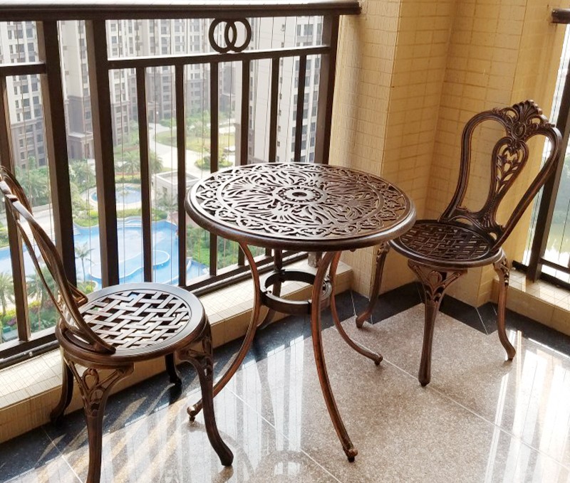 2 Crown Chairs + 68cm Phoenix Table