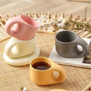 Taza de café de cerámica nórdica con asa, juego de taza y platillo bonitos para oficina y hogar, para té y leche - Product Image 2