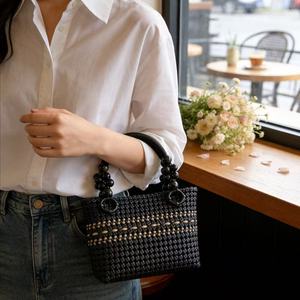 Bolso de hombro para mujer con cuentas, diseño geométrico, negro, con asa única, para uso diario - Product Image 1