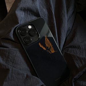 Coque de téléphone pliable en TPU+PC de style chinois avec protection d'appareil photo intégrée et sangle de téléphone motif astronaute pour 15/14/13 Pro/i17 Pro - Product Image 2