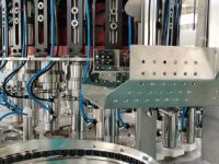 Machine de remplissage automatique de bouteilles en verre IVEN 3-en-1 avec pompe à engrenages certifiée CE et ISO