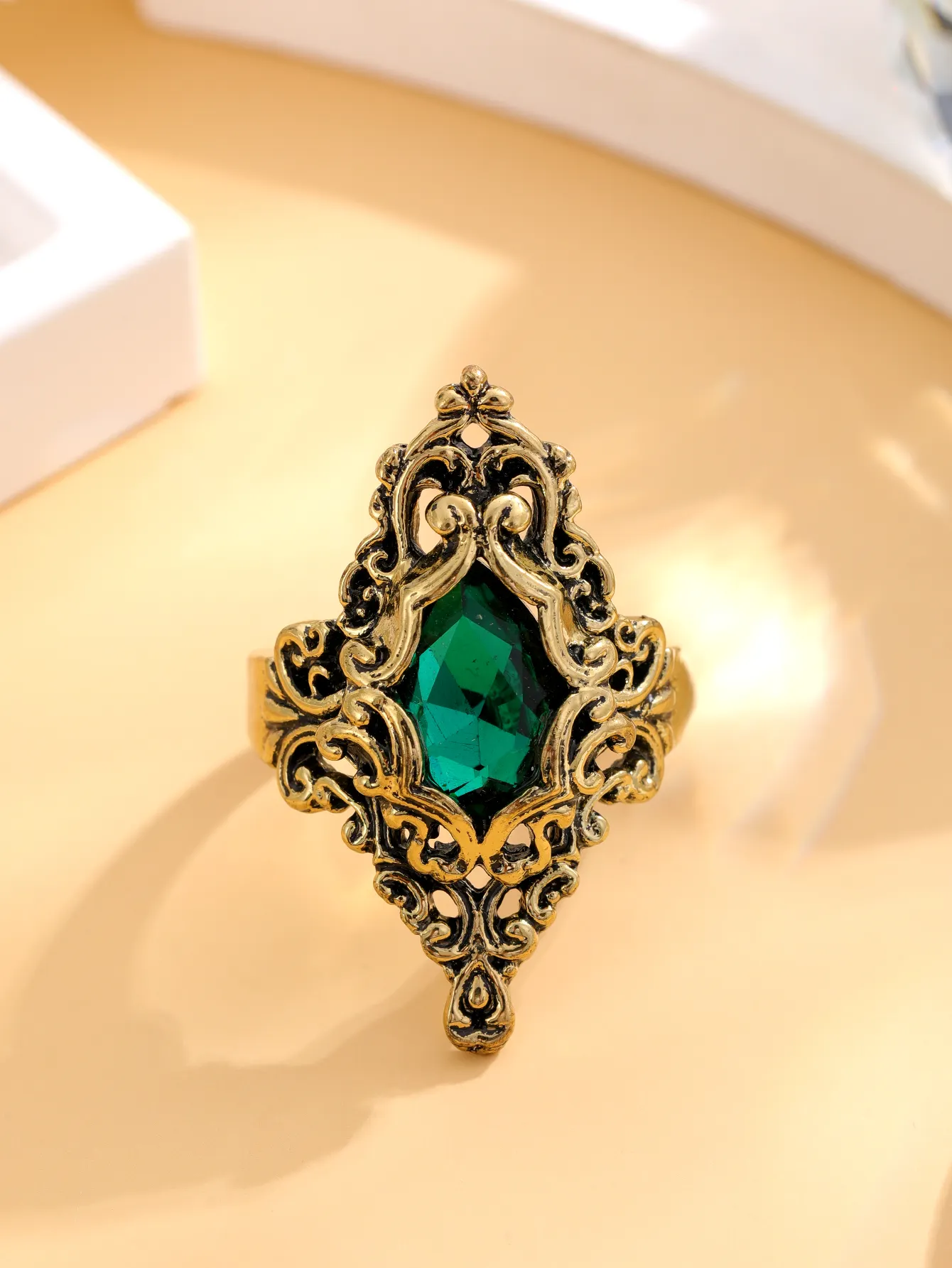 תכשיטים מדהים זהב ירוק סגנון אופנה מגמת אישיות זירקון טבעת נשים 18k