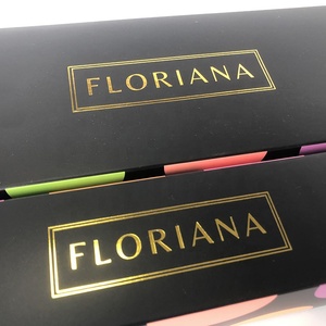 Boîte d'emballage personnalisée en carton recyclable pour macarons, chocolats et sucreries, avec logo gaufré à l'or et séparateur en papier - Product Image 6