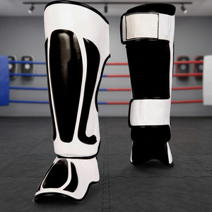 Protections de tibias de Muay Thai légères et de haute qualité, en cuir véritable/cuir synthétique, personnalisables, pour la boxe et le MMA. - Product Image 2