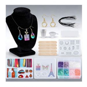 Kit de fabrication de bijoux en résine TOYSRUNNER : accessoires, résine transparente à durcissement rapide, adhésif UV, moules en silicone, fournitures - Product Image 3