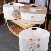 Panier de rangement en corde de coton brodé Little Elephant Cartoon Series avec manche en bois pour le rangement domestique