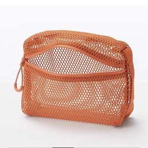 Sac de maquillage en maille de nylon personnalisé, organiseur de cosmétiques tendance, sac de grande capacité avec fermeture à glissière pour filles - Product Image 1